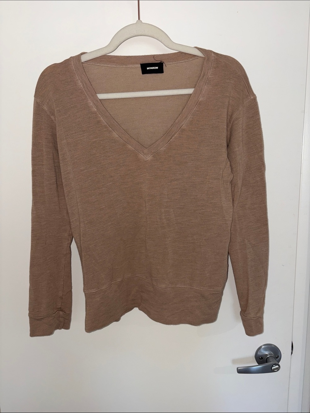 Monrow lV-Neck Lightweight Knit Sweater in Taupe small